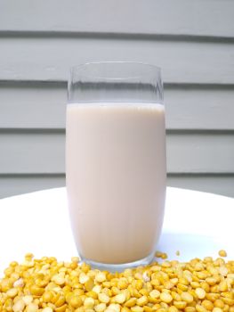 Tips for Buying Plant-Based (Dairy-Free & Vegan) Milk